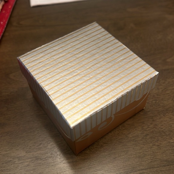 Gold Earring and Necklace Set - Picture 2 of 3